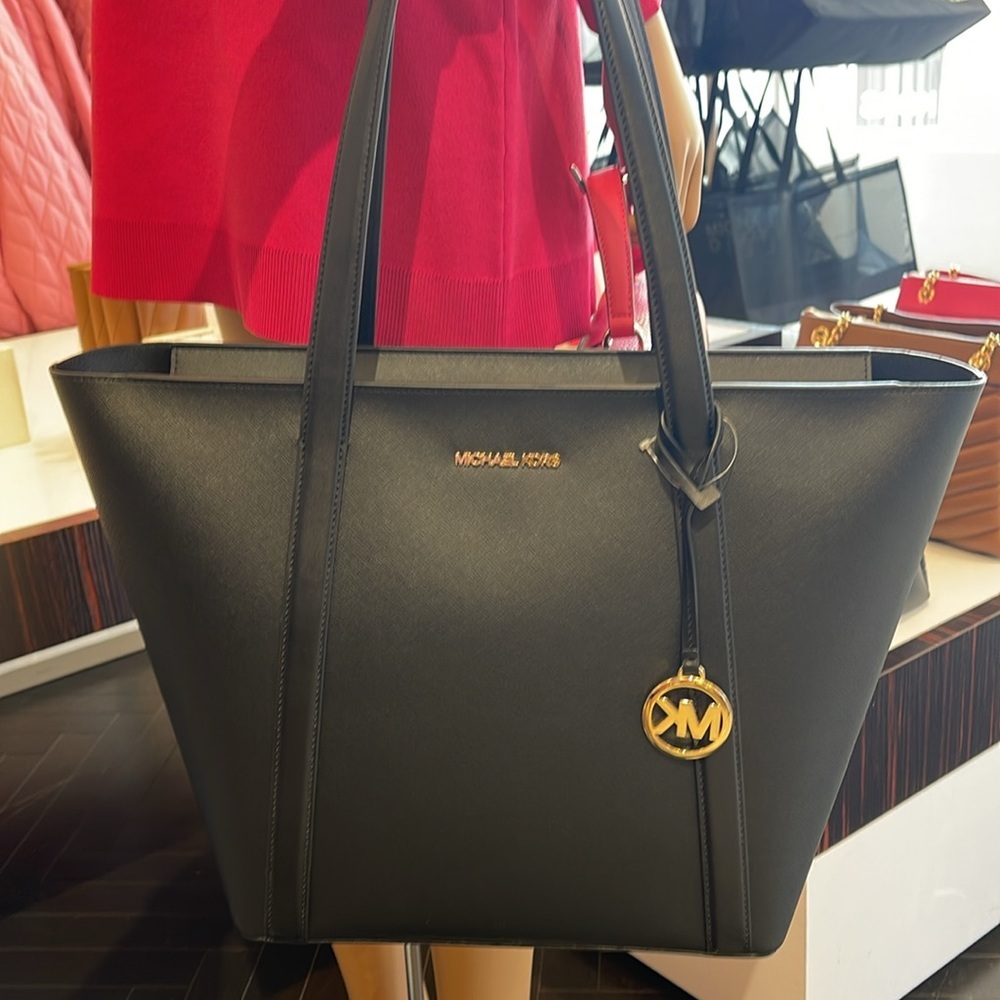 MICHAEL KORS 
Pratt Large Tote Shoulder Bag
COLOR BLACK
NWT - Picture 15 of 16